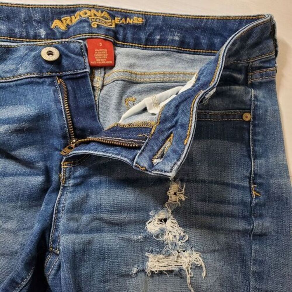 Arizona Jeans Juniors Size 5 Blue Denim Distressed Shorts Women's - Picture 3 of 5